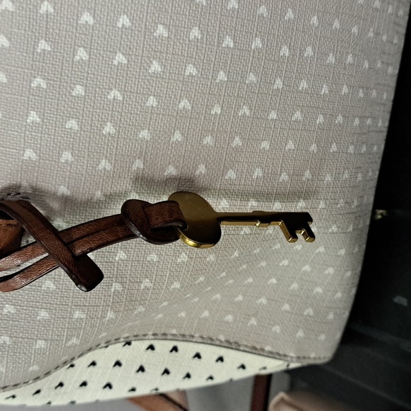 Fossil Rachel Satchel in a grey and white hearts pattern🖤🤍🩶 - Picture 8 of 16